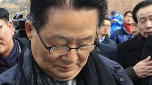 안철수 “박지원에 계란 투척 어리석어…제 지지자로선 어울리지 않는 행동”
