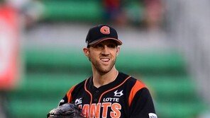 ‘두산행’ 린드블럼 롯데 비판 글에…“역시 꼴데” vs “린드블럼이 언플” 논쟁