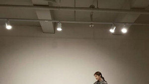 [#해시태그 컷] 강소라, 전시회 나들이로 힐링