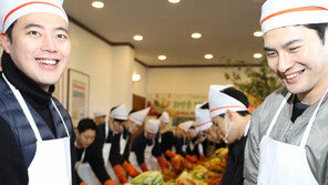 제주항공 남자승무원들 김장 봉사