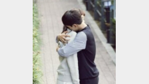 오늘 12월 14일은 ‘허그데이’…“소중한 사람과 포옹하세요”