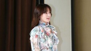 송하윤, 영화 ‘완벽한 타인’서 이서진 아내…줄거리 보니 “블랙코미디”