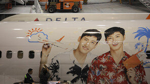 제주항공, 동방신기 완전체 래핑 항공기 공개