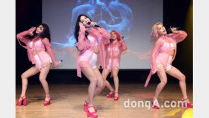 [동아포토]레이샤, 핑크빛 섹시 무대