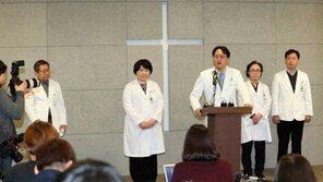 [속보]이대목동병원 유가족, 브리핑 중 항의…“언론이 먼저냐?”