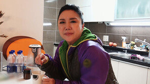 [오늘의 채널A] ‘손에 손잡고’ 부른 코리아나 이애숙의 암 극복기