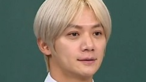 “손 잡고, 포옹하고”…이재진, 제주도서 웬 여성과 데이트?