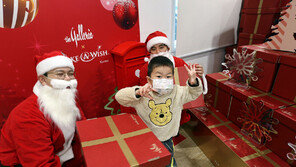 한화갤러리아, 전국 6개 병원 340명 환아에 릴레이 성탄 선물