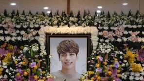 [포토]故샤이니 종현, 영정 속 환한 미소