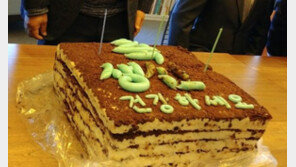 이명박 전 대통령, 77번째 생일날 올린 페북글 “배달 사고가 생겼다!”