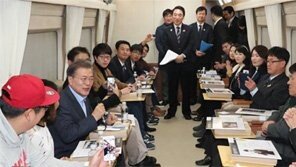 文대통령 ‘트레인 원’서 강원나물밥 먹으며 “여러분이 1호승객”