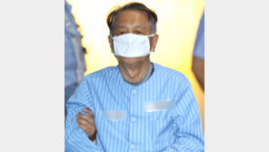 김기춘 “식물인간 아들 손 잡아주고파”…의사 외아들, 2013년 12월 사고로 의식불명