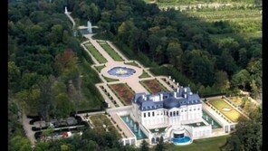 베일에 싸여있던 3500억 ‘세계 최고가 저택’의 주인은?