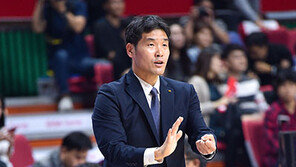 최단 ‘20패’ kt 조동현 감독…스트레스로 눈·코까지 염증