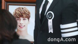 [동아포토]종현 발인.. 영정 속 환한 미소