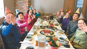 [사회공헌 Together/사리원]저소득 어르신께 생일잔치…노인 복지증진에 힘써