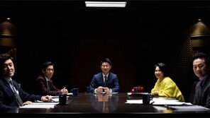 시원하게… 내부자들 파고든 ‘외부자들’