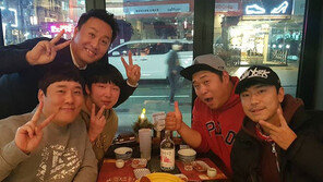 [#해시태그 컷] ‘82년생’ 이시언의 오붓한 송년회