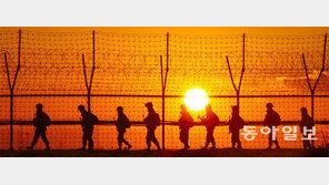 “경계태세 물샐틈 없다”… 해병대 해안철책 순찰