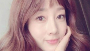 윤손하, 아들 상처받아 이민?…누리꾼 “가해자가 억울?”VS“연예인이라”