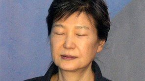 동아일보 선정 2017 10大 국내 뉴스… 헌정사상 초유 대통령 파면