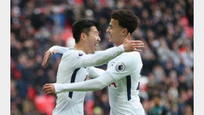 ‘시즌 9호골’ 손흥민, 토트넘 팬들 극찬 “‘소니’ 벤치 앉히는 건 중범죄”