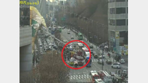 [속보]강서구 크레인 사고, 650번 버스 덮쳐…소방당국 “1명 중상·14명 경상”