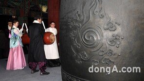 성인남녀 71.1% “제야의 종소리는 집에서” …2018년 희망 키워드 1위는?