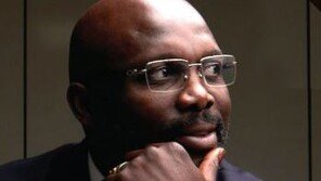 ‘축구 전설’ 조지 웨아, 라이베리아 대통령 당선…“변화 시작돼” 소감