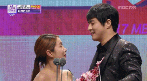 ‘베스트 커플’ 기안84, 박나래에 ‘이마 뽀뽀’…“그야말로 역대급 시상식”