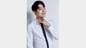 [2018 라이징스타②] 동하 “관심 얼떨떨…올해는 스크린 도전”