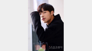 [인터뷰] 우도환 “나의 특급비밀은 거짓 하나 없이 알몸처럼 쓴 메모들”