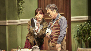 억지스러운 이야기 살려낸 배우들의 호연