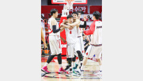 [바스켓볼 브레이크] 악재 이긴 두 명장 ‘닮은꼴 10연승’