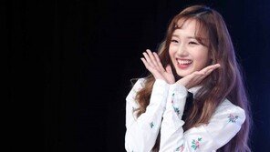 [동아포토]꽃받침한 크리샤 츄