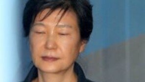 檢, 박근혜 ‘국정원 뇌물’ 추가 기소…“기치료·운동치료 등 사적 용도 사용”