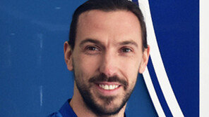 데얀, 라이벌 수원 유니폼