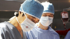 “새해 선물, 올해 연기대상”…하얀거탑 ‘재방’에 팬들 ‘격한 환호’