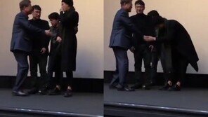 “강동원, 울다 코 닦은 손으로 문 대통령과 악수…” 영화 ‘1987’ 관람 SNS 목격담