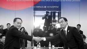 靑, 남북회담 대표 악수 사진 공유…“한반도 대화 노력지지, 매우 중요”
