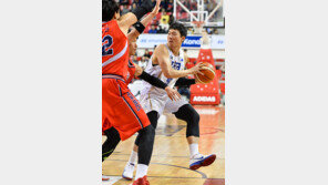 에밋 빠진 KCC, 모비스 요리하다