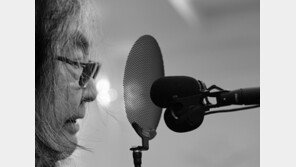 록 가수 한대수의 감춰진 일상 속 3년의 흔적…원춘호 사진전