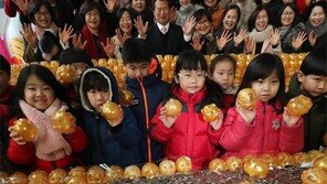 “이웃돕기 성금 우리가 모았어요”