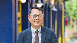 한국인은 왜 수저 밑에 냅킨을 깔까? 음식인문학자의 답변은…