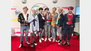 ‘2018 골든디스크’ 방탄소년단 “2017년 상상 못할 일 많아…모두 ARMY 덕”