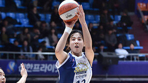 신한은행 김단비, 구식 농구화의 비밀