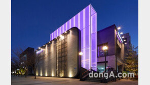 매드포갈릭 발산점 빛의 향연, 올해의 칼라  ‘울트라 바이올렛’