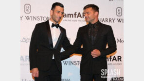 리키 마틴, 13세 연하 동성 연인과 법적 ‘부부’ 됐다 “그는 이제 내 사람”