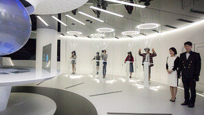 보고 듣고 만지고…오감으로 체험하는 미래의 인류