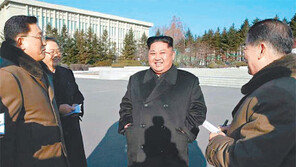 김정은 “100년 제재해도 뚫는다”… 풍계리선 새 갱도 공사 징후